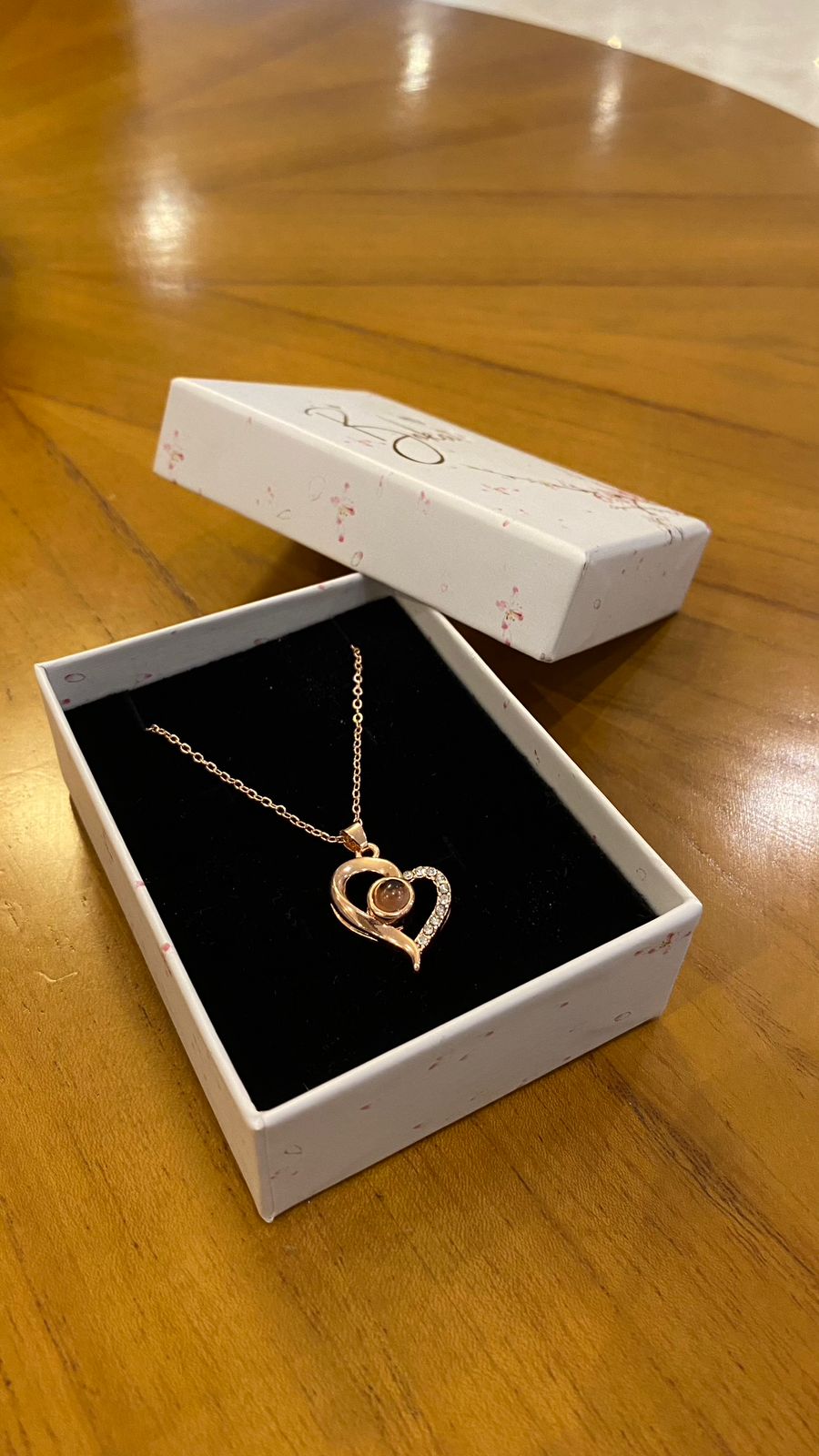 Collar en forma de corazón "Proyecta TE AMO en 100 idiomas diferentes"